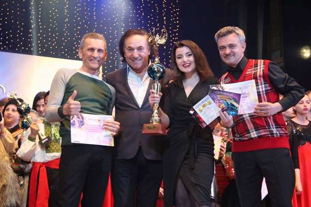 Діана Бернат із своїм наставником Ігорем Бойчуком та членами журі народним артистом України Мар’яном Шуневичем (голова журі), заслуженим артистом України Ярославом Нудиком